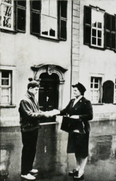 Stadtarchiv Weimar, 60 10-5/14, Postbotin, um 1950