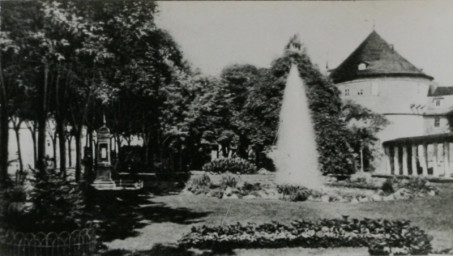 Stadtarchiv Weimar, 60 10-5/15, Blick in die Grünanlage am Karlsplatz, um 1905