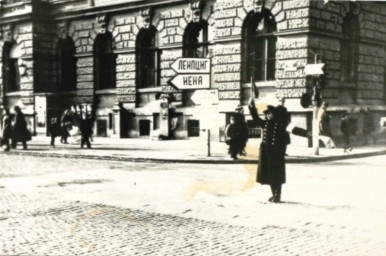 Stadtarchiv Weimar, 60 10-5/15, Blick auf den Goetheplatz  , um 1946