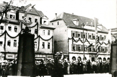 Stadtarchiv Weimar, 60 10-5/15, Blick auf den Carlsplatz, um 1940