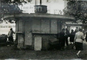 Stadtarchiv Weimar, 60 10-5/15, HO-Kiosk am Goetheplatz, 1966