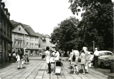 Stadtarchiv Weimar, 60 10-5/15, Blick aus der Wielandstraße zum Goetheplatz, 1975