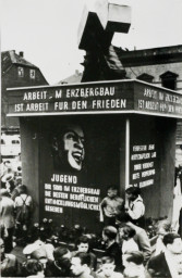 Stadtarchiv Weimar, 60 10-5/15, Werbung auf dem Goetheplatz, ohne Datum