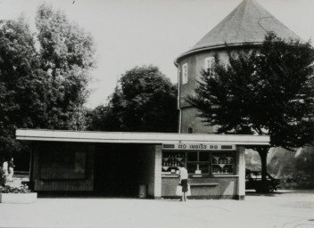 Stadtarchiv Weimar, 60 10-5/15, Blick auf den Goetheplatz  , 1982