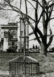 Stadtarchiv Weimar, 60 10-5/15, Blick in die Grünanlage am Goetheplatz  , 1983