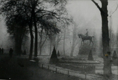 Stadtarchiv Weimar, 60 10-5/15, Blick in die Grünanlage am Karlsplatz , 1910