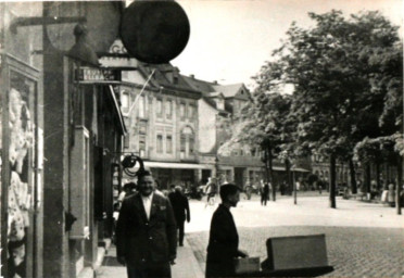 Stadtarchiv Weimar, 60 10-5/15, Blick aus der Wielandstraße in den Karlsplatz , 1938