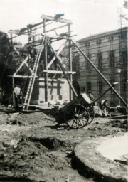 Stadtarchiv Weimar, 60 10-5/15, Carl-Alexander-Denkmal am Karlsplatz , um 1942