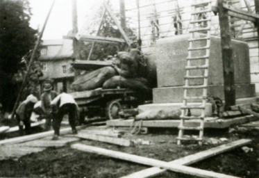 Stadtarchiv Weimar, 60 10-5/15, Carl-Alexander-Denkmal am Karlsplatz , um 1942