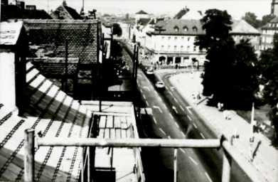 Stadtarchiv Weimar, 60 10-5/15, Blick vom Hotel "Russischer Hof" auf den Goetheplatz, 1985