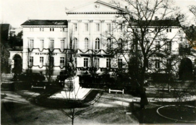 Stadtarchiv Weimar, 60 10-5/15, Blick auf das Restaurant "Erholung" am Goetheplatz, um 1905