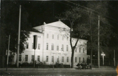 Stadtarchiv Weimar, 60 10-5/15, Blick auf das Jugendklubhaus am Goetheplatz, ohne Datum