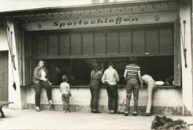 Stadtarchiv Weimar, 60 10-5/15, Schießstand "Sportschießen" am Jugendklubhaus "Mon Ami", ohne Datum