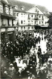 Stadtarchiv Weimar, 60 10-5/15, Blick aus der Wielandstraße auf den Karlsplatz , um 1920