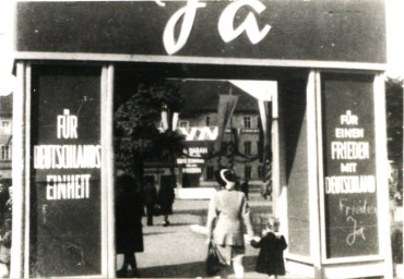 Stadtarchiv Weimar, 60 10-5/15, Blick auf den Goetheplatz, 1950