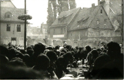 Stadtarchiv Weimar, 60 10-5/15, Blick in den Frankeschen Hof, wohl 1984