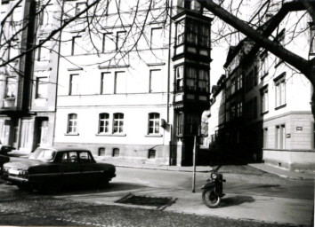 Stadtarchiv Weimar, 60 10-5/17, Blick auf die Häuser Graben 13 und 15, 1983