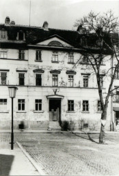 Stadtarchiv Weimar, 60 10-5/17, Blick aus der Teichgasse auf Haus Graben 33, um 1950