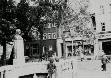 Stadtarchiv Weimar, 60 10-5/17, Blick auf Häuser Graben 25-31, 1985