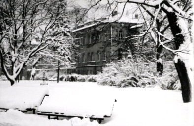 Stadtarchiv Weimar, 60 10-5/17, Blick zum Haus Graben 2, 1988