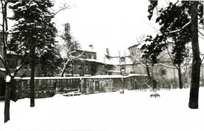 Stadtarchiv Weimar, 60 10-5/17, Blick auf die Stadtmauer mit Kasseturm am Graben, 1985