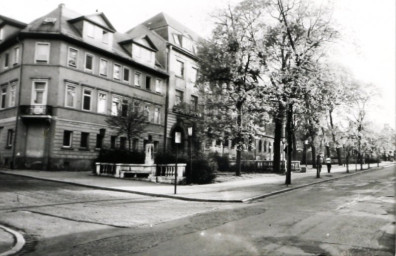 Stadtarchiv Weimar, 60 10-5/17, Blick in die Straße "Graben", 1985