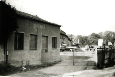 Stadtarchiv Weimar, 60 10-5/17, Blick auf den Hof des Werkstattgeländes in der Wagnergasse, um 1960