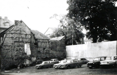 Stadtarchiv Weimar, 60 10-5/18, Blick auf den Parkplatz Jakobstraße, 1989