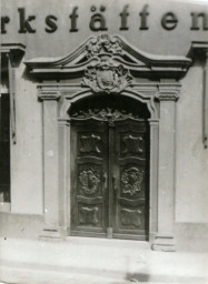 Stadtarchiv Weimar, 60 10-5/18, Blick auf die Haustür Jakobstraße 18, 1930