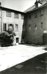 Stadtarchiv Weimar, 60 10-5/18, Blick aus der Luthergasse auf den Lutherhof, ohne Datum