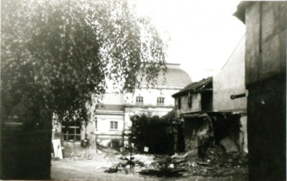 Stadtarchiv Weimar, 60 10-5/18, Blick durch die Luthergasse zum Marstall, 1985