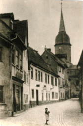 Stadtarchiv Weimar, 60 10-5/19, Blick in die Kleine Kirchgasse, Haus Nr. 3-11, 1898