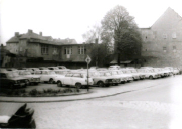 Stadtarchiv Weimar, 60 10-5/19, Blick auf die Kreuzung Carl-von-Ossietzky-Straße/Ernst-Kohl-Straße, ohne Datum