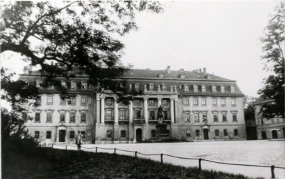 Stadtarchiv Weimar, 60 10-5/2, Blick auf das Fürstenhaus, um 1920