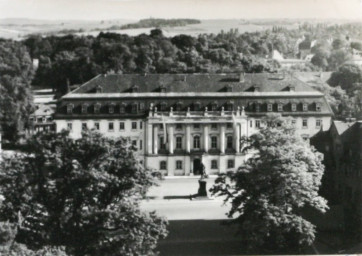 Stadtarchiv Weimar, 60 10-5/2, Blick vom Schlossturm auf das Fürstenhaus, nach 1945