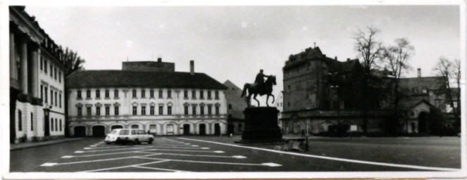 Stadtarchiv Weimar, 60 10-5/2, Blick auf den Platz der Demokratie, wohl 1970