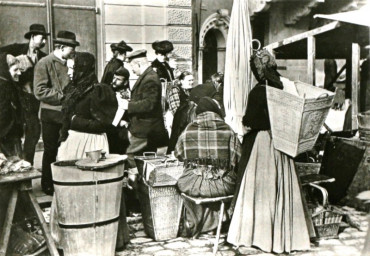 Stadtarchiv Weimar, 60 10-5/2, Wochenmarkt auf dem Fürstenplatz, um 1900