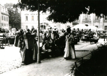 Stadtarchiv Weimar, 60 10-5/2, Wochenmarkt auf dem Fürstenplatz, um 1900