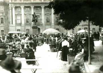 Stadtarchiv Weimar, 60 10-5/2, Wochenmarkt auf dem Fürstenplatz, um 1900