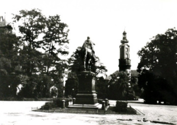 Stadtarchiv Weimar, 60 10-5/2, Blick vom Fürstenplatz zum Stadtschloß, um 1900