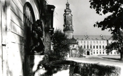 Stadtarchiv Weimar, 60 10-5/2, Blick zum Schloßplatz, um 1950