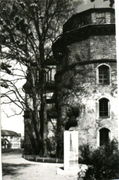 Stadtarchiv Weimar, 60 10-5/2, Blick auf den Turm der Thüringischen Landesbibliothek, ohne Datum