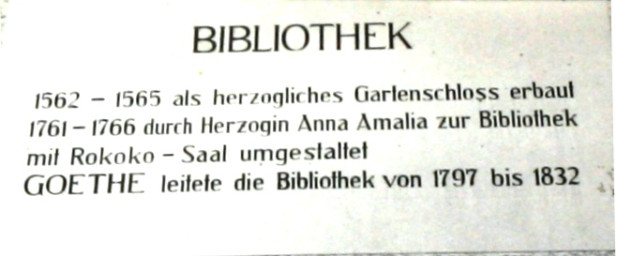 Stadtarchiv Weimar, 60 10-5%2, Gedenktafel an der Herzogin-Anna-Amalia-Bibliothek, wohl 1980