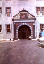 Stadtarchiv Weimar, 60 10-5/2, Markt 15 - Detail am Roten Schloss, wohl 1977