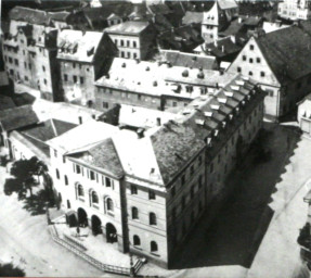 Stadtarchiv Weimar, 60 10-5/2, Blick vom Schlossturm auf den Gebäudekomplex Rotes und Gelbes Schloss, ohne Datum