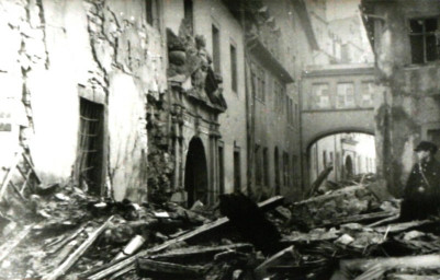 Stadtarchiv Weimar, 60 10-5/2, Blick in die Kollegiengasse, 1945