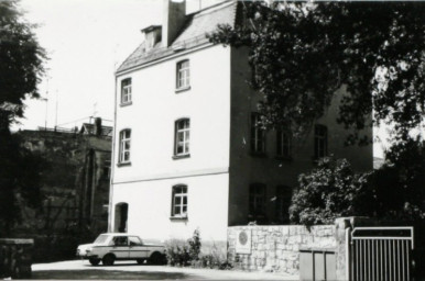 Stadtarchiv Weimar, 60 10-5/20, Blick aus der Gasse Am Jakobskirchhof zum Haus Friedensgasse 11, ohne Datum