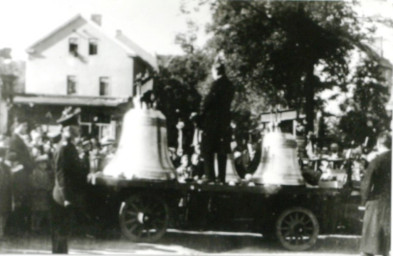 Stadtarchiv Weimar, 60 10-5/20, Anfahrt der neuen Glocken für die Jakobskirche, ohne Datum