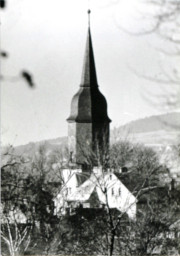 Stadtarchiv Weimar, 60 10-5/20, Blick auf die Jakobskirche vom "Langen Jakob"-Studentenwohnheim am Jakobsplan, 1983