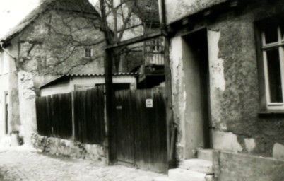 Stadtarchiv Weimar, 60 10-5/20, Blick auf die Friedensgasse 1-7, 1985